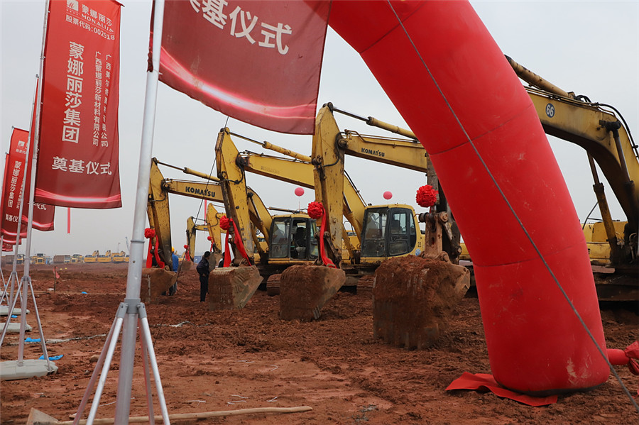 ���χ����ն���ӭ�l(f��)չ�C����һ����(bi��o)�Uʽʾ���Ի��ؼ�������