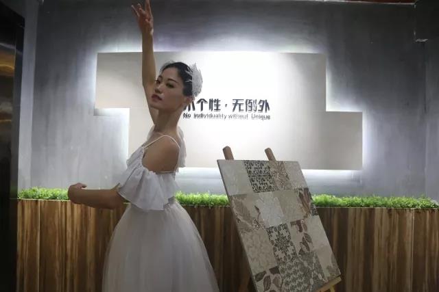 ��ɽ�ɺ�Ʒ�b�C��